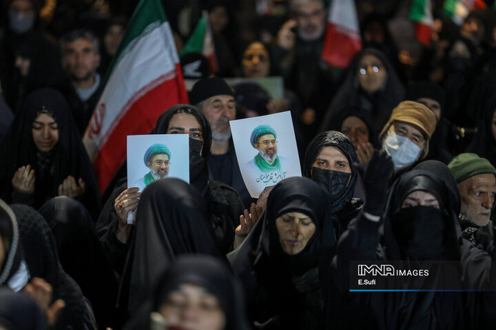 وداع با پیکرهای مطهر پنج شهید والامقام از یک خانواده در اراک
