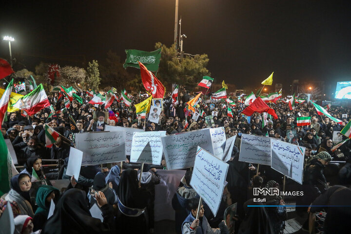 وداع با پیکرهای مطهر پنج شهید والامقام از یک خانواده در اراک