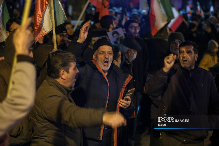 وداع با پیکرهای مطهر پنج شهید والامقام از یک خانواده در اراک