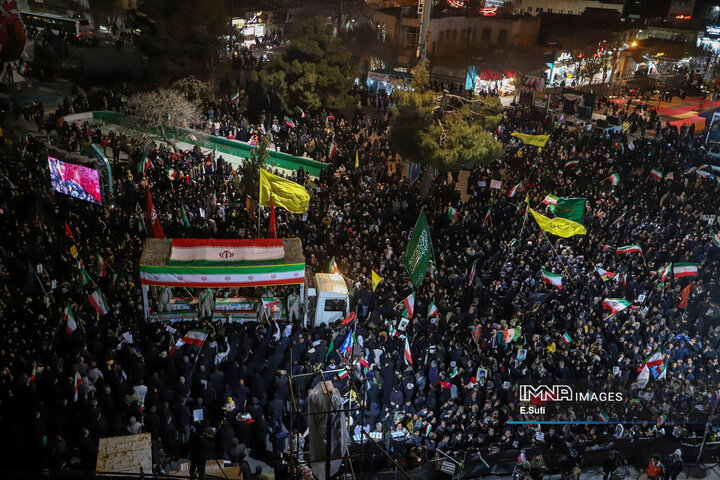 وداع با پیکرهای مطهر پنج شهید والامقام از یک خانواده در اراک