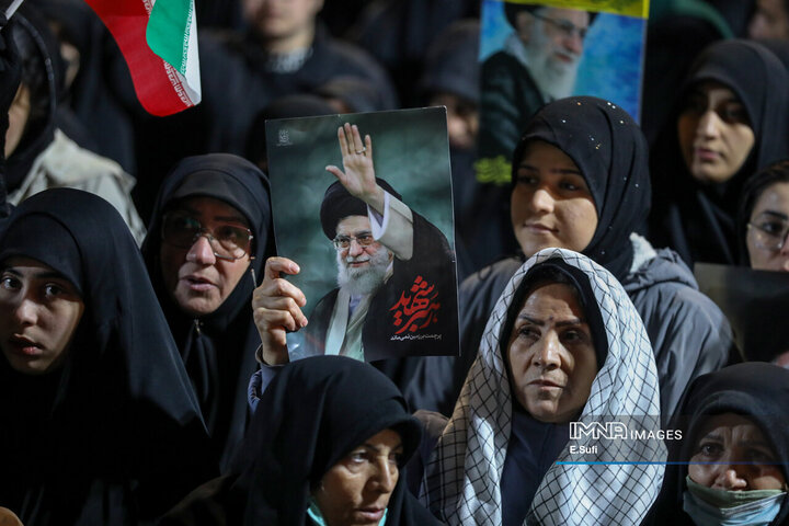وداع با پیکرهای مطهر پنج شهید والامقام از یک خانواده در اراک