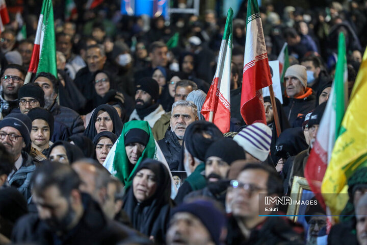 وداع با پیکرهای مطهر پنج شهید والامقام از یک خانواده در اراک