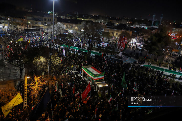وداع با پیکرهای مطهر پنج شهید والامقام از یک خانواده در اراک
