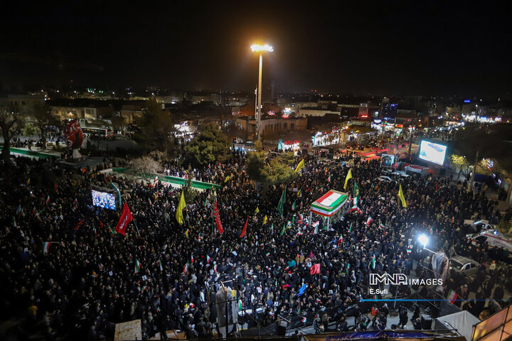 وداع با پیکرهای مطهر پنج شهید والامقام از یک خانواده در اراک