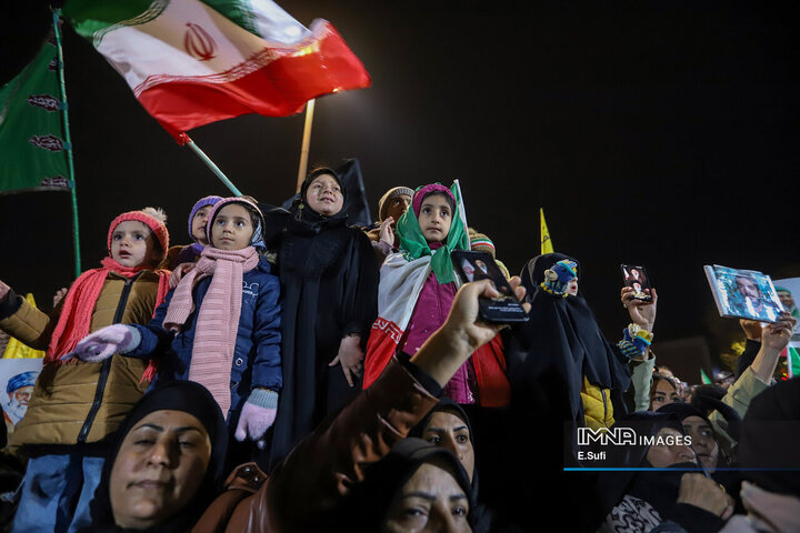 وداع با پیکرهای مطهر پنج شهید والامقام از یک خانواده در اراک