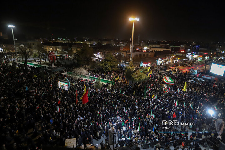 وداع با پیکرهای مطهر پنج شهید والامقام از یک خانواده در اراک