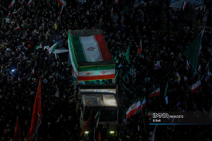 وداع با پیکرهای مطهر پنج شهید والامقام از یک خانواده در اراک