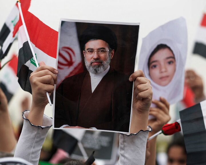 جهان در بُهت اولین سخنرانی رهبر انقلاب؛ قوت قلب دوستان، عامل رعب دشمنان!