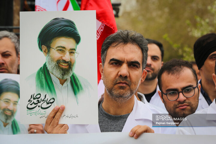 تجمع کادر درمان اصفهان در محکومیت تجاوز آمرکایی صهیونی به مراکز درمانی