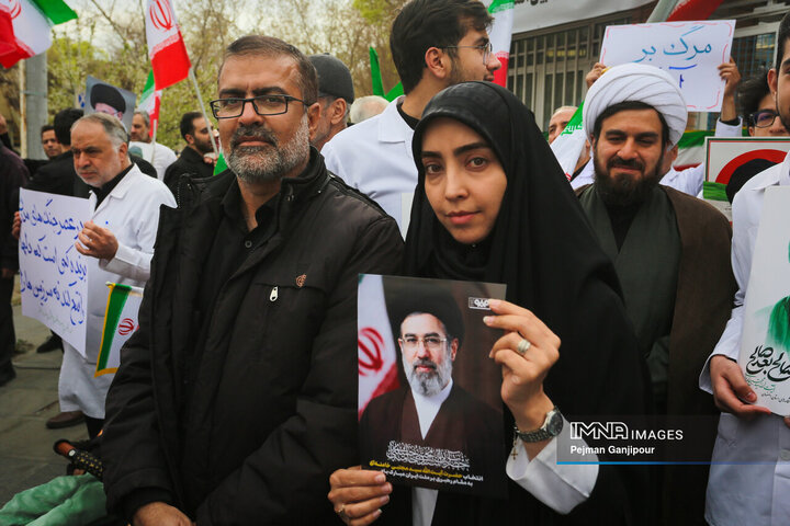 تجمع کادر درمان اصفهان در محکومیت تجاوز آمرکایی صهیونی به مراکز درمانی