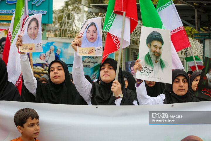تجمع کادر درمان اصفهان در محکومیت تجاوز آمرکایی صهیونی به مراکز درمانی