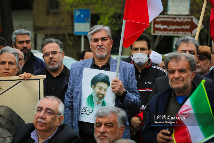 تجمع کادر درمان اصفهان در محکومیت تجاوز آمرکایی صهیونی به مراکز درمانی