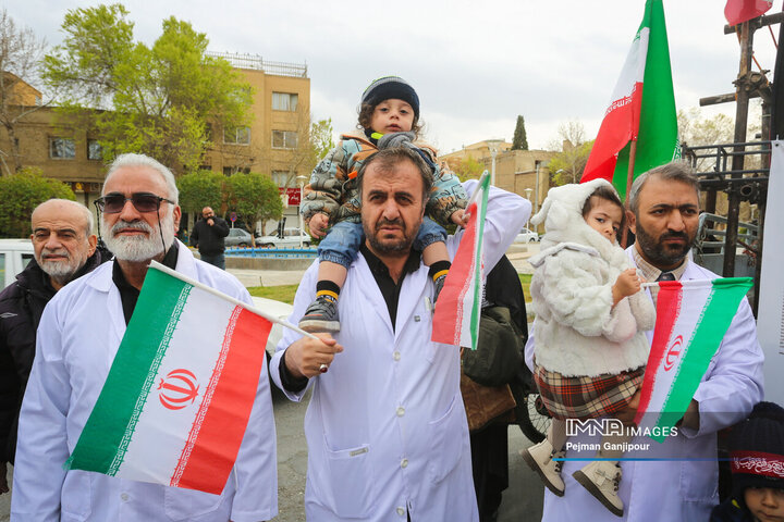 تجمع کادر درمان اصفهان در محکومیت تجاوز آمرکایی صهیونی به مراکز درمانی