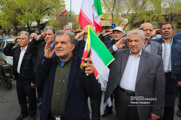 تجمع کادر درمان اصفهان در محکومیت تجاوز آمرکایی صهیونی به مراکز درمانی