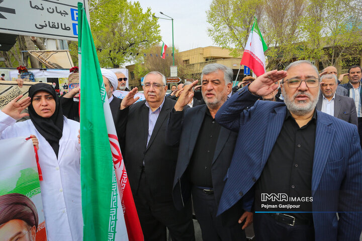 تجمع کادر درمان اصفهان در محکومیت تجاوز آمرکایی صهیونی به مراکز درمانی