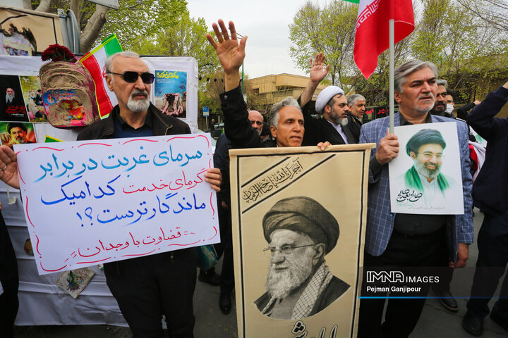 تجمع کادر درمان اصفهان در محکومیت تجاوز آمرکایی صهیونی به مراکز درمانی
