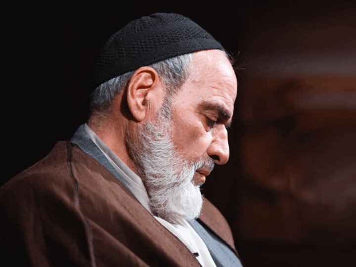 روایت مداح اهل بیت از اجرای مراسم مقابل رهبر شهید/ خون رهبرمان عاشورا به‌پا کرده