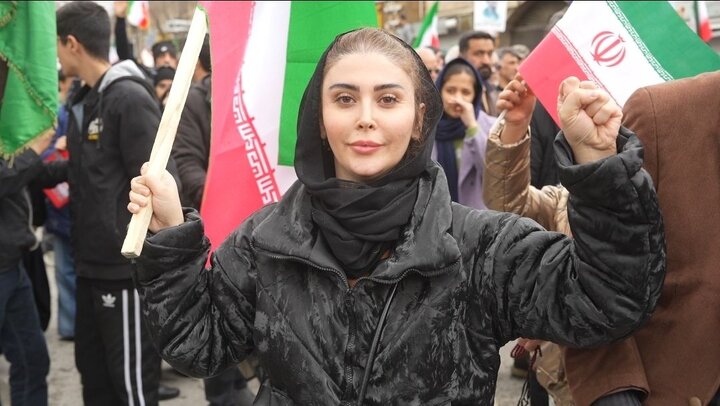 غرب کشور یکپارچه با مشت‌های گره‌کرده؛ تجدید بیعت با آرمان‌های انقلاب