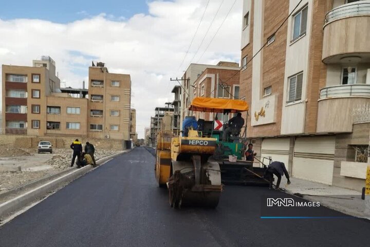 افزایش رفاه و ایمنی شهروندان زنجانی با شتاب‌گیری پروژه‌های آسفالت‌ریزی