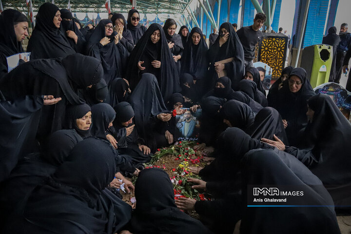وداع با پیکر مطهر شهدای اقتدار اهواز