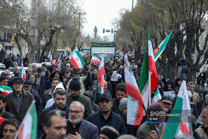 تشییع پیکر مطهر ۳ شهید در اراک