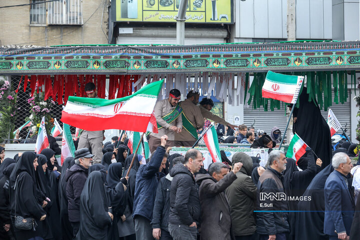 تشییع پیکر مطهر ۳ شهید در اراک