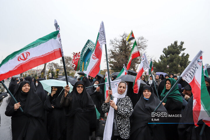 تشییع پیکر مطهر ۳ شهید در اراک
