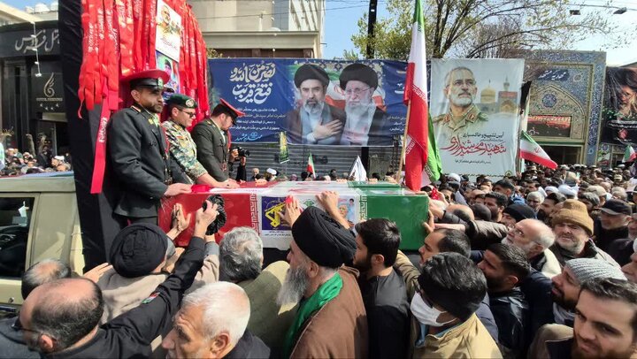 تشییع پیکر شهید «محمد شیرازی» رئیس دفتر فرماندهی کل قوا در مشهد