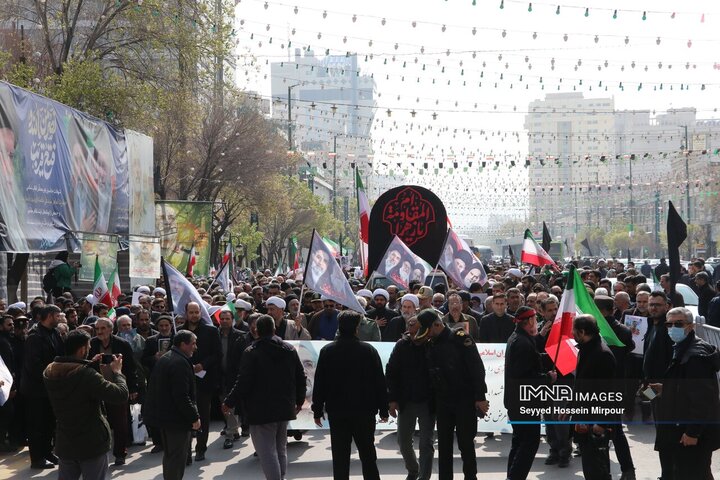 تشییع پیکر سرلشکر شهید شیرازی در مشهد