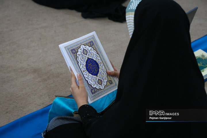 جزءخوانی قرآن کریم در امامزاده نرمی اصفهان