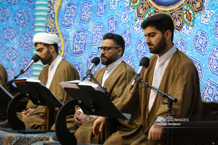 جزءخوانی قرآن کریم در امامزاده نرمی اصفهان