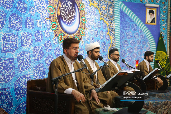 جزءخوانی قرآن کریم در امامزاده نرمی اصفهان