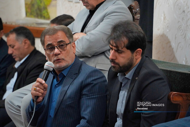 حضور اعضای شورای شهر اصفهان در منزل سردار شهید مهدی قریشی