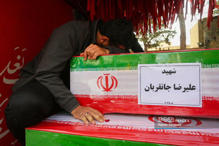 تشییع ۱۵ شهید کارگر استان اصفهان