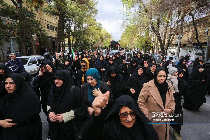 تشییع ۱۵ شهید کارگر استان اصفهان