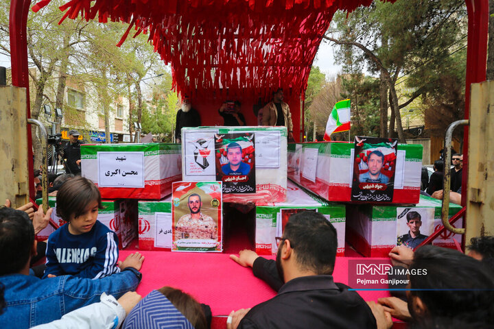 تشییع ۱۵ شهید کارگر استان اصفهان