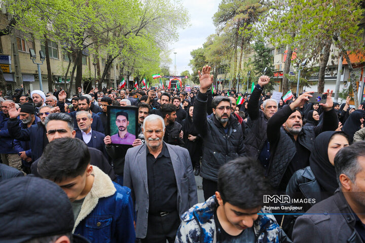 تشییع ۱۵ شهید کارگر استان اصفهان