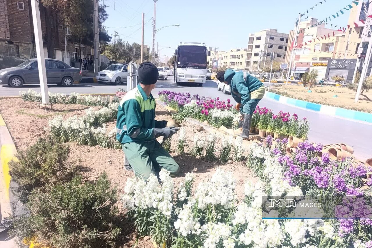 منطقه ۱۲ اصفهان با کاشت ۱۷ هزار گل فصلی به استقبال نوروز رفت