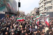 پیکرهای پاک شهیدان دنا، لاریجانی و سلیمانی در آغوش ملت
