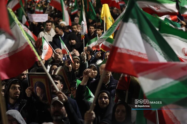 تجمع حماسی مردم نجف‌آباد در حمایت از نیروهای مسلح