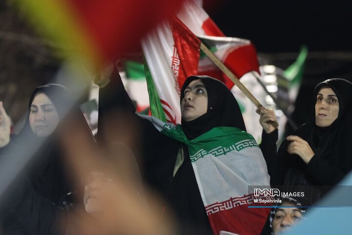 خیابان‌های کرمانشاه درقُرُق شیر زنان