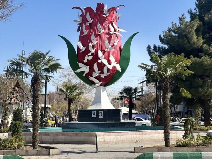 کاشت چندین اصله نخل در میدان شهدای اراک