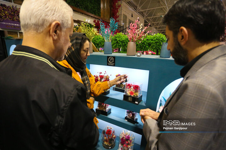 بازدید شهردار اصفهان از بازار گل ارغوان