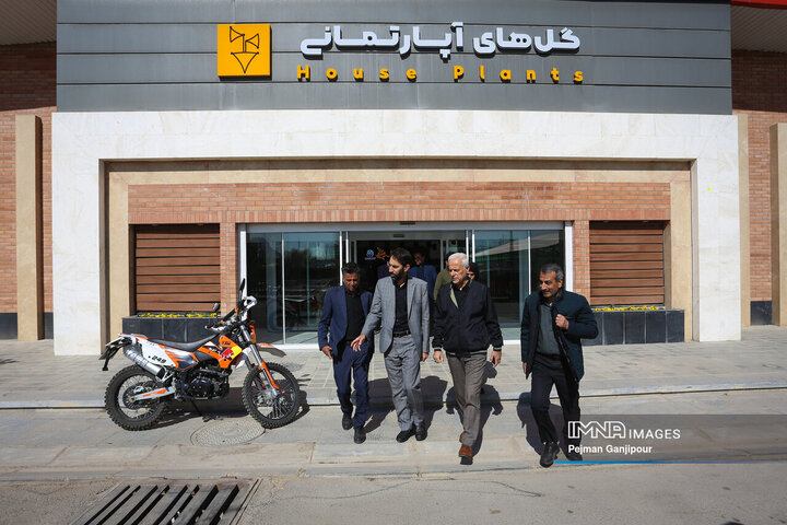 بازدید شهردار اصفهان از بازار گل ارغوان