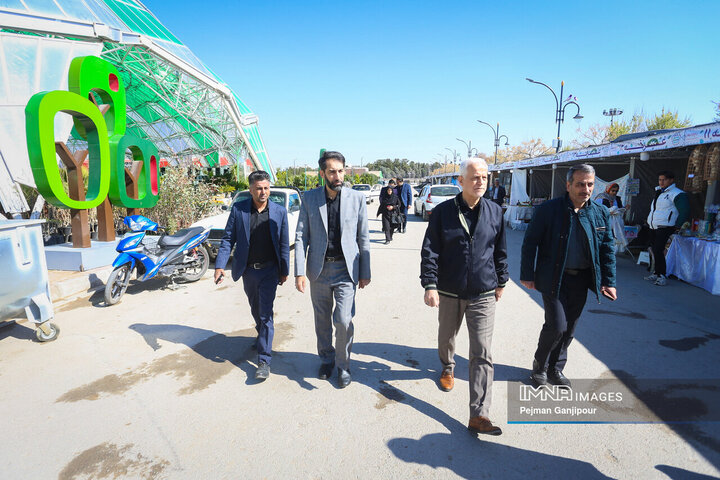 بازدید شهردار اصفهان از بازار گل ارغوان