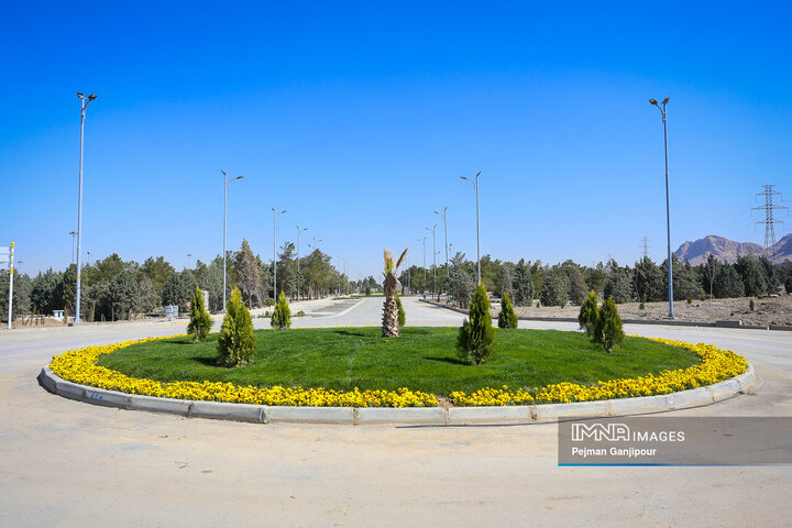 بازدید شهردار اصفهان از بازار گل ارغوان