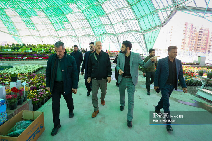 بازدید شهردار اصفهان از بازار گل ارغوان