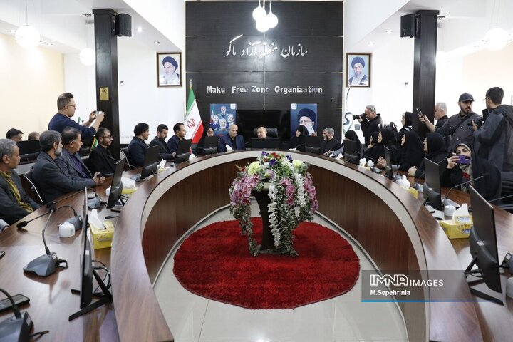 ورود تیم ملی فوتبال بانوان از مرز بازرگان به کشور و استقبال در تبریز