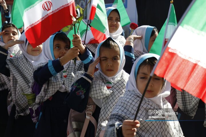 ورود تیم ملی فوتبال بانوان از مرز بازرگان به کشور و استقبال در تبریز