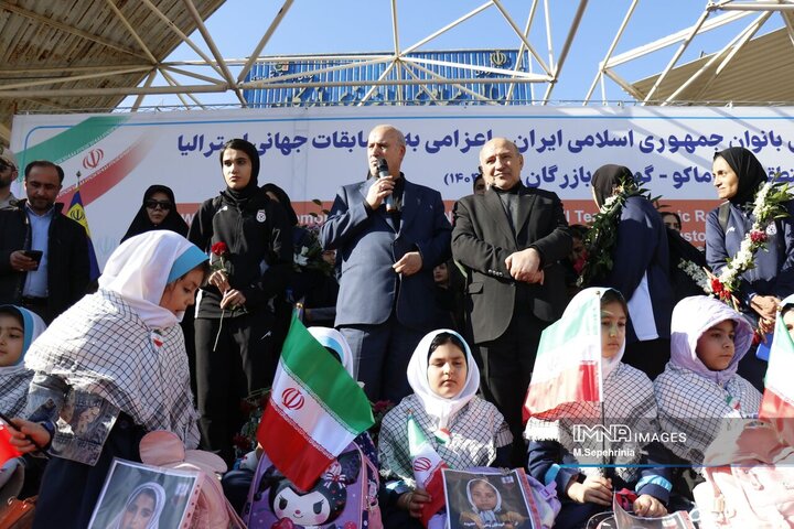 ورود تیم ملی فوتبال بانوان از مرز بازرگان به کشور و استقبال در تبریز